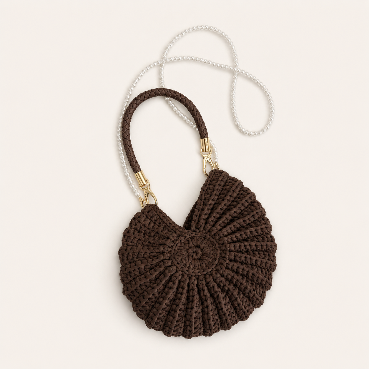 Woven Shell Crossbody Bag for Summer Getaways