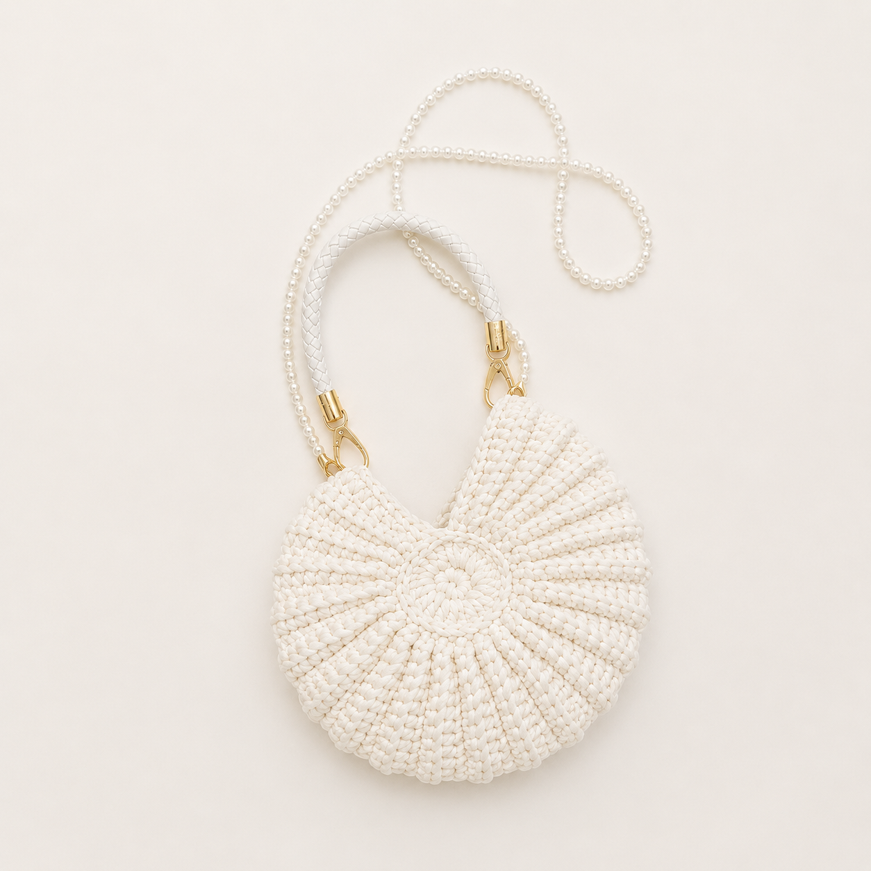 Woven Shell Crossbody Bag for Summer Getaways
